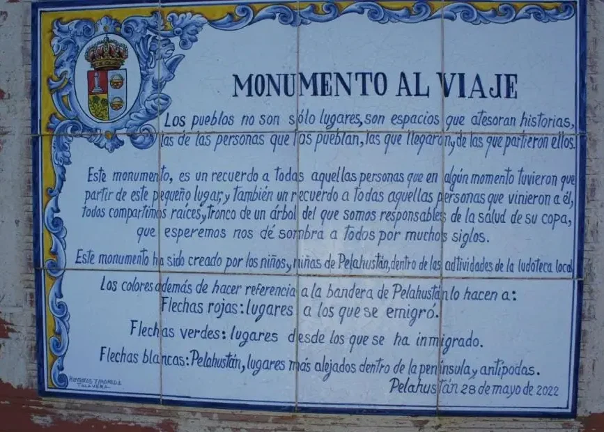Monumento al Viaje placa